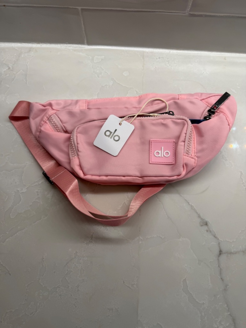 ALO Yoga Fanny Pack pink - 3 Pockets